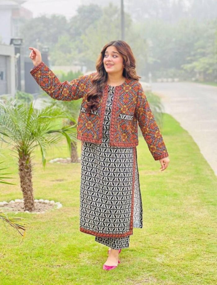 *Brand Name : Zainab Chottani*
*Airjet  Bana Dori Lawn   By Zainab Chottani - Image 2
