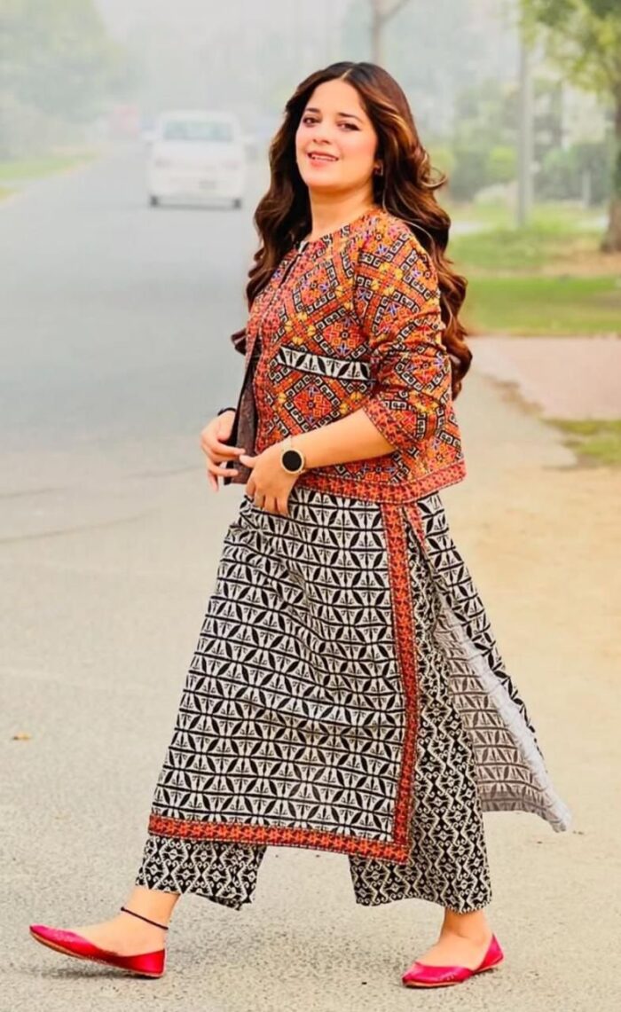 *Brand Name : Zainab Chottani*
*Airjet  Bana Dori Lawn   By Zainab Chottani - Image 3