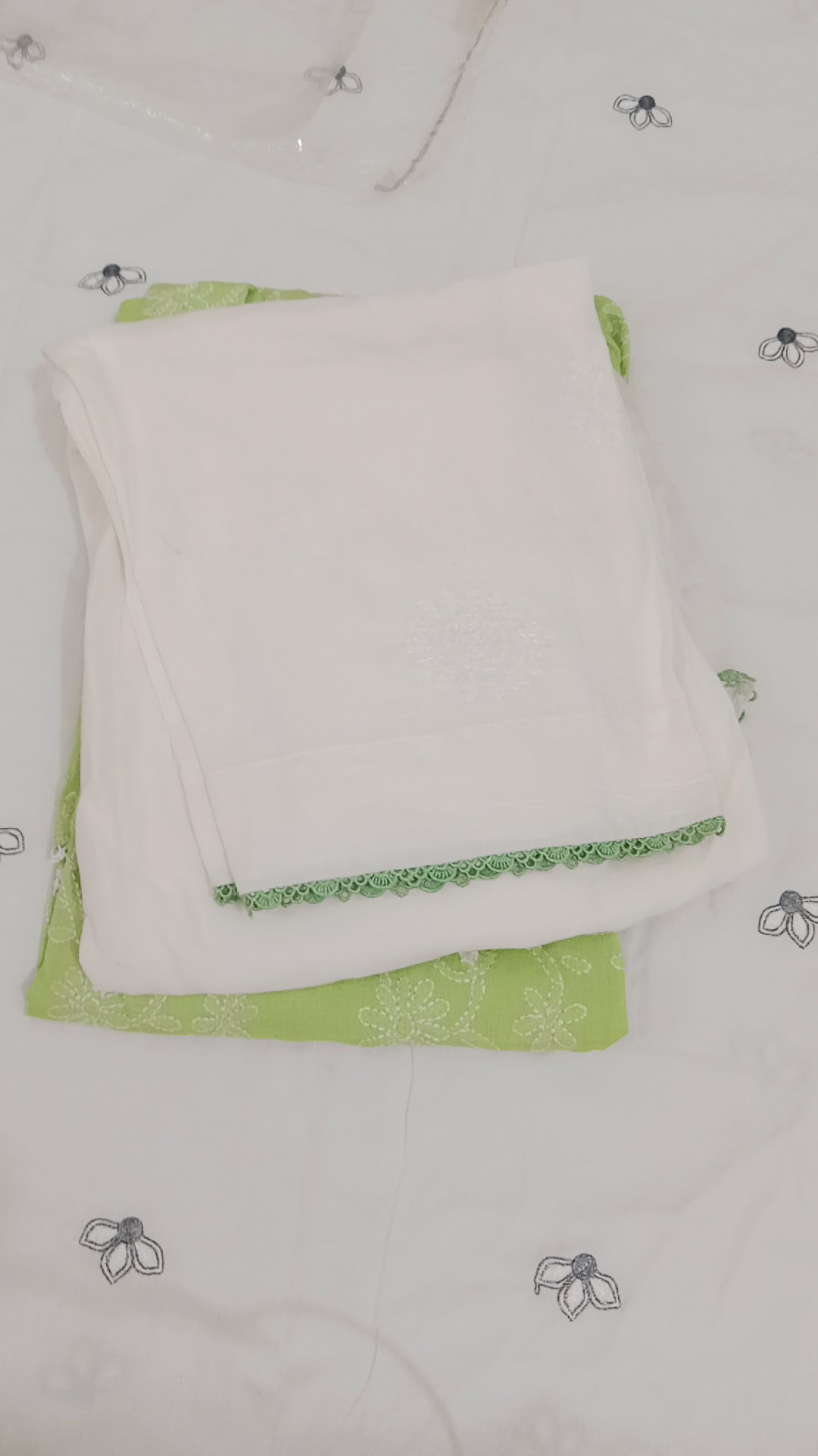 3 peice lawn cotton embroidery suite - Image 4